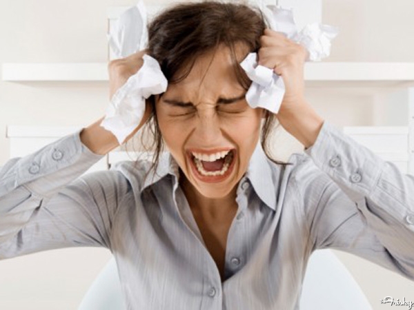 Annoying-Habits-That-Will-Give-Your-Coworkers-A-Nervous-Breakdown-600x450